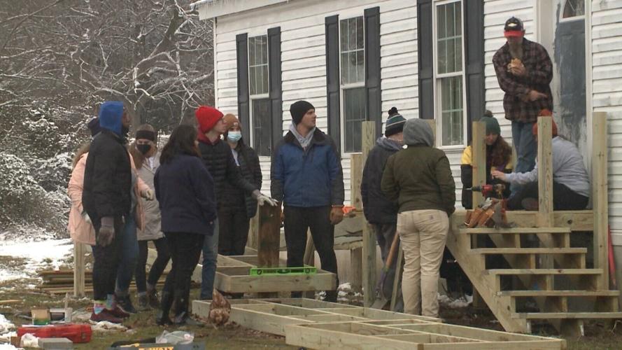 Arkansans build ramp for man's house so he can live at home