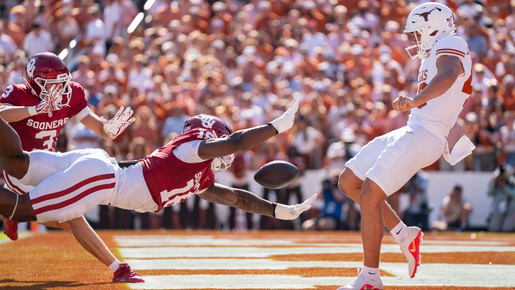 APTOPIX Oklahoma Texas Football