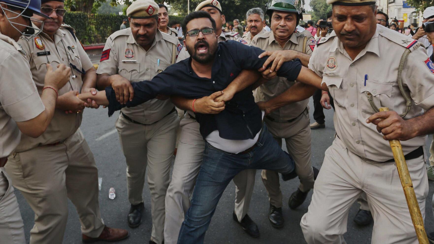India Cockroach Protest